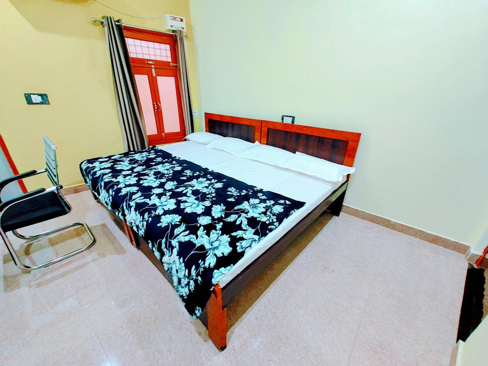 Hotel Raghukul Ayodhya Exterior photo