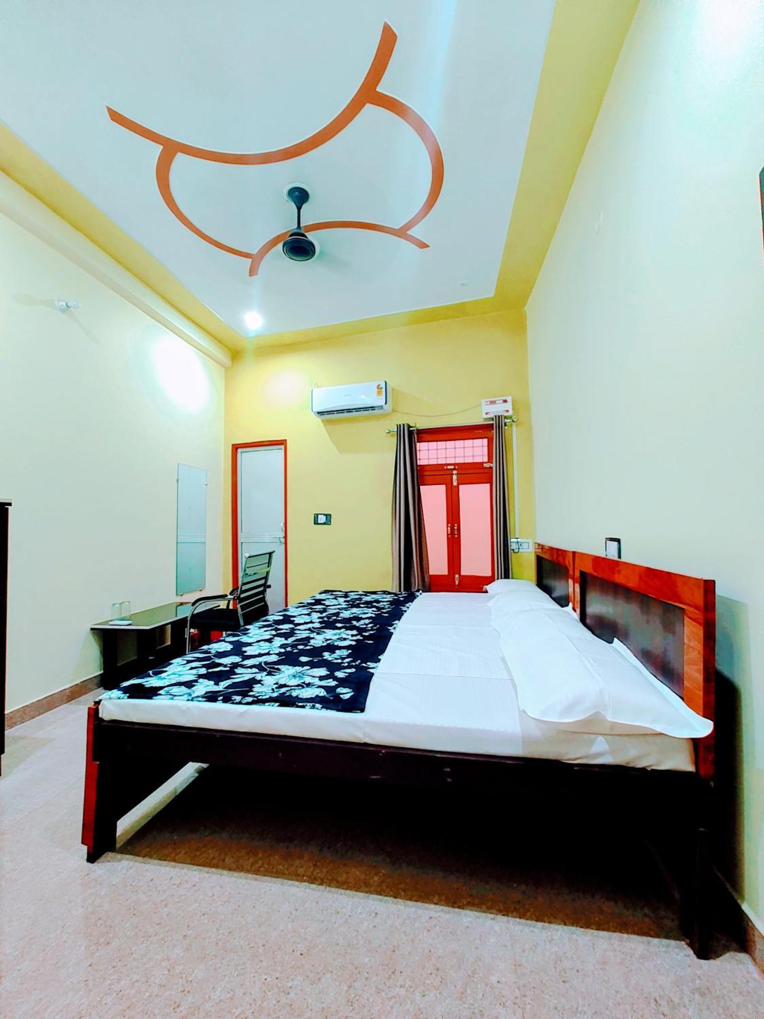 Hotel Raghukul Ayodhya Exterior photo
