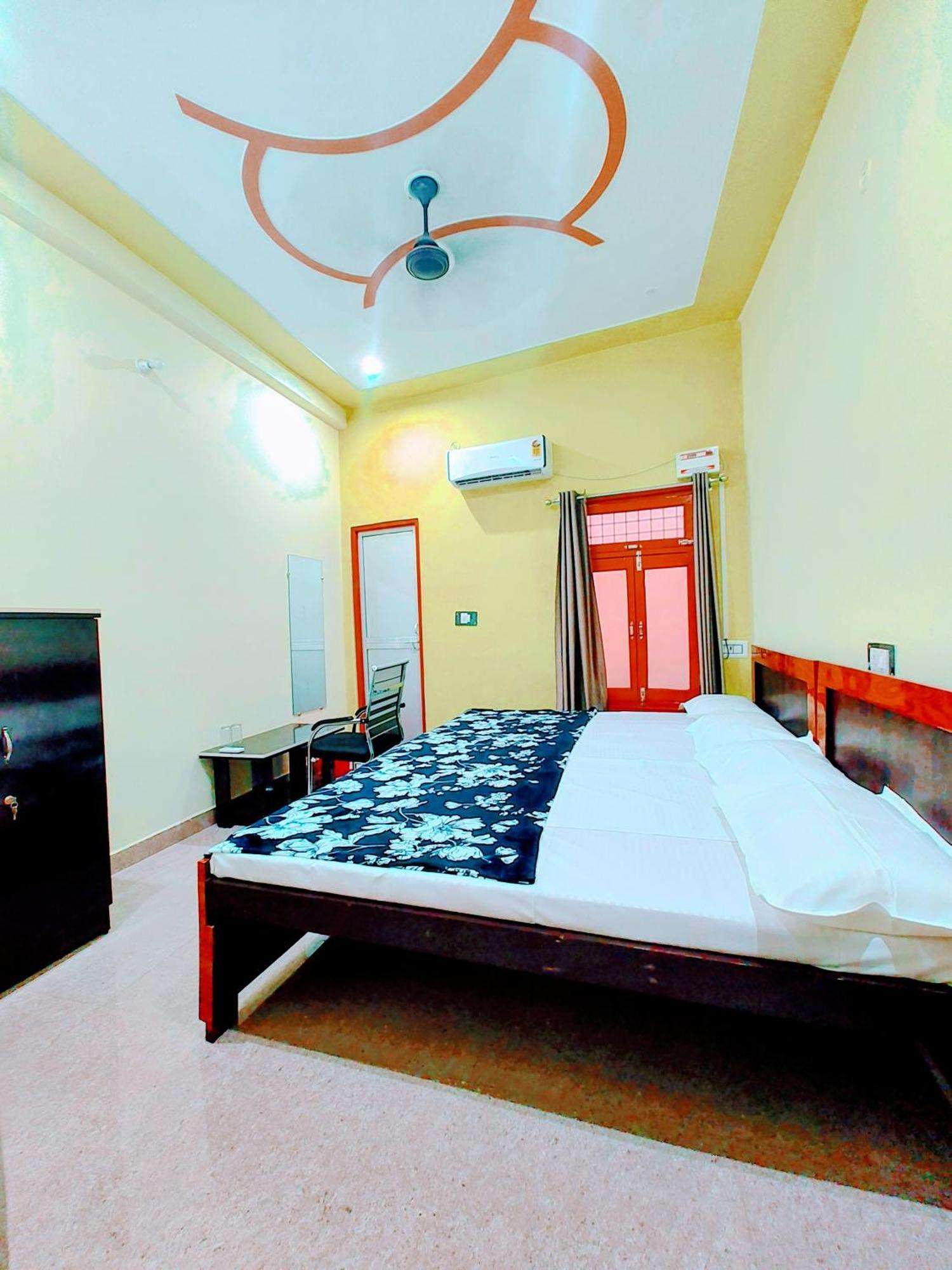 Hotel Raghukul Ayodhya Exterior photo