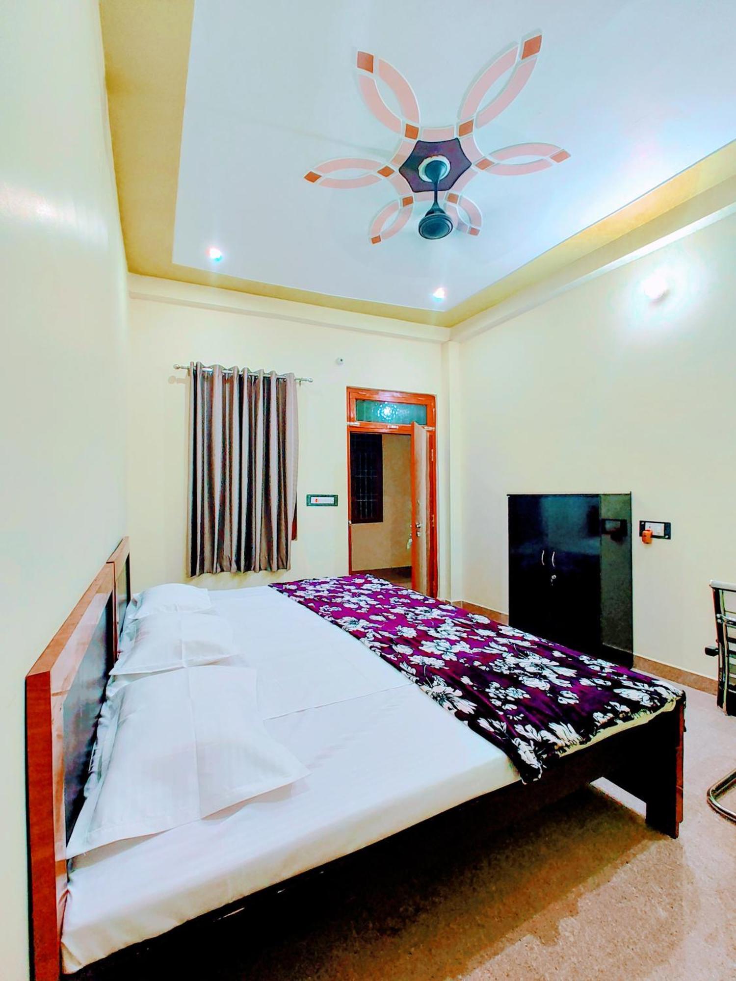 Hotel Raghukul Ayodhya Exterior photo
